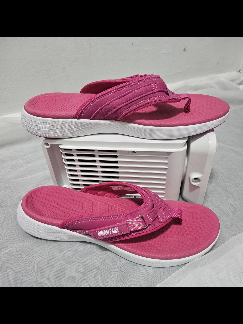 Dream PairsWomen's Pink White Logo Thong Sandals Slip On Synthetic Size 11- UK9